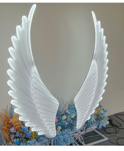 อุปกรณ์ประกอบฉากงานแต่งงานปีกนางฟ้าแบบขายส่งใหม่ สไตล์โมเดิร์น สีขาว/สีโทนอุ่น ตกแต่งพื้นหลังด้วยผ้าเหล็ก - Product Image 3