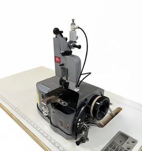 Machine à surjeter et à coudre automatique industrielle programmable à lit plat pour la finition des bords de tapis, moteur RN-2502D - Product Image 1