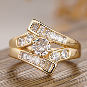 Anello Geometrico Irregolare alla Moda, Gioiello Elegante e Distintivo per Donne, Design Moderno e Trendy per Uso Quotidiano - Product Image 5