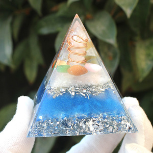 Pyramide en cristal Kogiya, résine époxy, artisanat, 6 cm, décoration d'intérieur, ornement de bureau avec gravure interne - Product Image 3