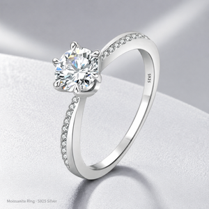 Bague de fiançailles et de mariage unisexe S925 de luxe plaquée or 14 carats avec six griffes, tige incurvée et pierres latérales pavées - Product Image 3