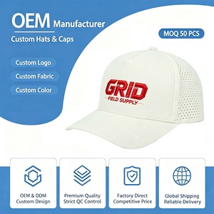 Gorro de 5 Paneles Color Borgoña de Lujo con Tela Impermeable y Parche de Silicona Personalizado, Marca Sostenible GRS - Product Image 1