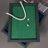 Présentation du plateau en cuir de luxe personnalisé pour la bijouterie Présentoir de colliers et bracelets Conteneur de bijoux personnalisé
