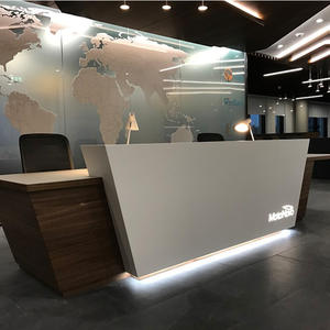 Escritorio de recepción de madera y superficie sólida de alta calidad personalizado Escritorio de oficina de diseño simple para 2 Recepcionistas - Product Image 3