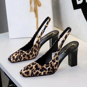 Scarpe da Donna con Stampa Leopardata, Punta Quadrata, Tacco Spesso, Tomaia Bassa, Cinturino alla Caviglia, Stile Francese Semplice - Product Image 1