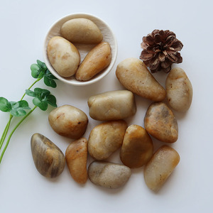 Kerikil Dekoratif Kuning Alami Mengkilap untuk Desain Lanskap, Fitur Air, Pinggiran Kolam & Proyek Luar Ruangan - Product Image 2