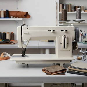 Single Needle Heavy Duty Top and Bottom Feed Lockstitch Sewing <b>Machine</b> - Product Image 1