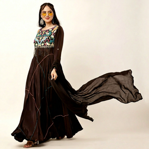 Vestido largo tradicional indio tejido para mujer, color marrón, con cuentas, lentejuelas, corte cut-dana y adornos de piedras, con dupatta de gasa. - Product Image 1