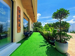 หญ้าเทียมสำหรับกลางแจ้ง พรมหญ้าสังเคราะห์สีเขียว ดูเป็นธรรมชาติ หญ้าเทียมสำหรับใช้งานกลางแจ้ง - Product Image 2