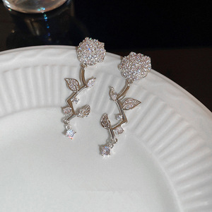 Orecchini pendenti a forma di fiore di rosa per donna, accessori per le orecchie semplici ed eleganti da indossare ogni giorno - Product Image 2