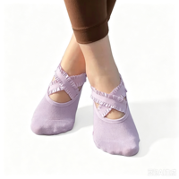 Chaussettes de yoga en gros à volants et sangles croisées, tricotées sans couture, antidérapantes, pour ballet, pilates, danse, fitness femme, conception personnalisée