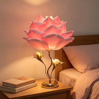 LED Rose Flower Minimalistische middentafellamp Gouden steel Romantisch nachtlampje voor slaapkamer Nachtkastje Valentijnscadeau Home Decor