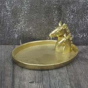 Amazon Top fornitori decorazioni per la casa di lusso in oro cavallo resina portachiavi piatto decorativo Trinket piatto Figurine vassoio di stoccaggio