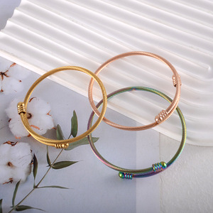 สร้อยข้อมือลวดเหล็กไทเทเนียมสำหรับผู้หญิง สีรุ้ง สีดำ สีเงิน สีสันสดใส เรียบง่าย รูปทรงกลม ของขวัญ เครื่องประดับ - Product Image 2