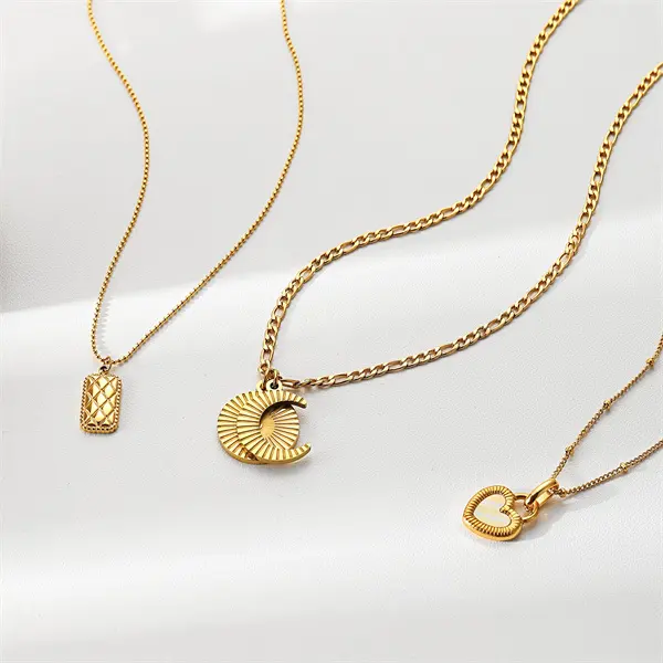 Fashion Jewelry Stainless Steel PVD 18K Gold Plated Pendant Custom Round Coin Heart Sun Half Moon Medallion Necklace
