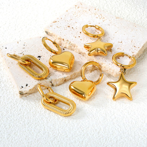 Pendientes de Aro con Forma de Estrella y Corazón, Chapados en Oro, Joyería de Moda para Mujer, Acero Inoxidable, Diseño Simple, Pendientes Modernos para Uso Diario - Product Image 1