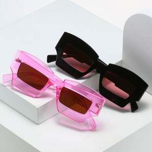 Gafas de Sol Cuadradas Irregulares con Logotipo Personalizado, Estilo Retro 2022, Colores Dulces para Hombre y Mujer - Product Image 3