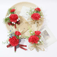 Boutonnière de mariage en œillet rouge avec verdure et ruban rouge, fleur artificielle faite à la main pour revers de costume de marié, bal de promo ou fête