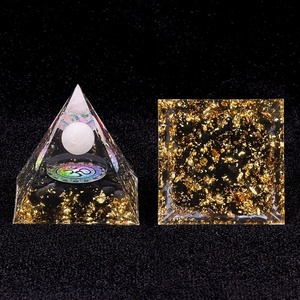 Pirámides de <span class=keywords><strong>Orgonita</strong></span> de 5 cm, Generador de Energía Hecho a Mano con Resina, Piedras Curativas, Artesanía, Pirámide de Cristal para Meditación - Product Image 4