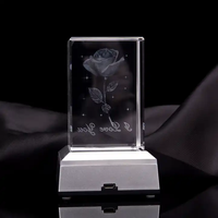 Promotion d'usine Petit cube en verre de cristal vierge pour gravure laser 3d et impression UV avec lampe en plastique led pour cadeaux d'affaires