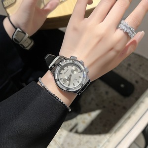 <span class=keywords><strong>Reloj</strong></span> <span class=keywords><strong>de</strong></span> lujo Unisex <span class=keywords><strong>de</strong></span> <span class=keywords><strong>gama</strong></span> <span class=keywords><strong>alta</strong></span> para mujer para Swiss para diseño Cross-Border Internet Celebrity Live banda <span class=keywords><strong>de</strong></span> acero inoxidable - Product Image 4