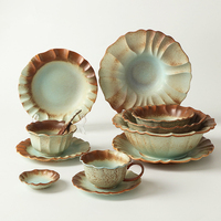 Service de vaisselle en céramique de luxe avec motif floral pour restaurant, assiettes en porcelaine, vaisselle en céramique pour usage hôtelier