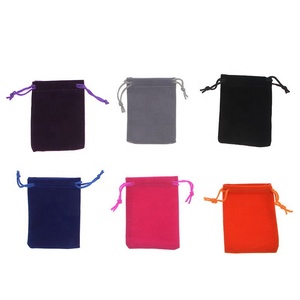 ถุงของขวัญกำมะหยี่สีสันหรูหราพร้อมโลโก้สั่งทำ ขนาด 5*7 ซม. ถุงผ้ารูดเชือกทำจากผ้ากำมะหยี่ ผ้าซาติน ผ้าออร์แกนซา ผ้าปอกระเจา สำหรับเก็บไวน์ - Product Image 2