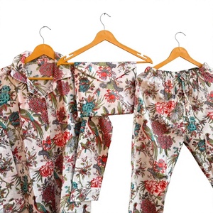 Ensemble de pyjama en coton fleuri pour femmes, chemise et pantalon imprimés, confortables, vêtements de nuit, vêtements de détente, coupe décontractée, respirant - Product Image 1