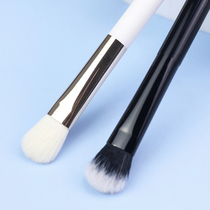 Großhandel Benutzerdefiniertes Logo 2-in-1 Doppelseitiger Kopf Augenschatten Make-up Pinsel Doppelseitige Dual-Ended <span class=keywords><strong>Lidschatten</strong></span>-Verblendungspinsel - Product Image 6