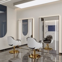 Miroir professionnel de salon moderne à LED pleine longueur avec cadre argenté rétroéclairé et contrôle tactile, lumière chaude, vente en gros