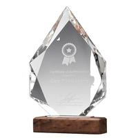 Petit pont personnalisable en gros Trophée de cristal en forme de diamant de qualité supérieure Nouveau cadeau d'entreprise pour les entreprises Autre artisanat de cristal