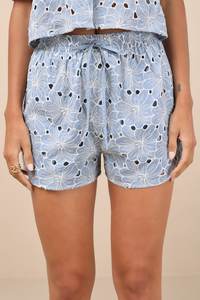 Verano ecológico 100% algodón transpirable azul ojal bordado verano Casual pantalones cortos de mujer con cordón - Product Image 4