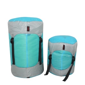 Sac de compression en nylon imperméable ultraléger et confortable pour sac de couchage - Personnalisable pour le camping en plein air - Product Image 1