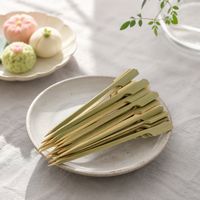 Brochettes jetables personnalisées de haute qualité à prix abordable, résistantes à la chaleur, faciles à nettoyer, en bambou plat