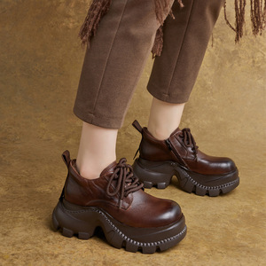 Zapatos de cuero retro de punta redonda con cordones y plataforma de cuña, estilo casual, con tacón elevado, novedad de otoño. - Product Image 1