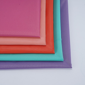 Tissu en bâche nylon 120GSM enduit PU, imperméable, respirant, léger, pour vêtements et articles de sport, tissé uni teint - Product Image 1