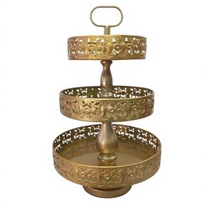 Support à gâteau en métal à 3 niveaux de style vintage, design orné, plateau de service décoratif pour fête, décoration de mariage, style moderne - Product Image 1