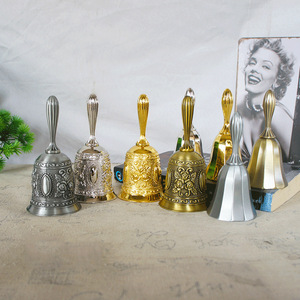 Campanas Metálicas Retro de Alta Calidad con Manivela para Bodas, Ceremonias de <span class=keywords><strong>Despedida</strong></span> y Decoración de Mesa, Venta al Por Mayor - Product Image 1