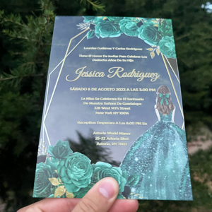 Invitación de Quinceañera XV de Lujo en Acrílico Transparente con Detalles en Dorado y Gris Oscuro, Rosas Púrpuras y Sello de Cera con Impresión Personalizada - Product Image 4