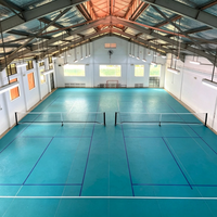 Structure en acier pour terrain de pickleball intérieur, configuration 4 terrains, certifiée AISC, retour sur investissement rapide, directement de l'usine