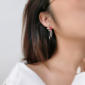 Orecchini Romantici a Forma di Cuore Rosso con Fiocco per Donne, Graziosi Orecchini Pendenti Scintillanti, Gioielli alla Moda per Uso Quotidiano e Feste - Product Image 3