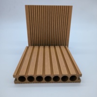 Nouvelle arrivée Stock WPC platelage en masse WPC revêtement de sol composite platelage 18mm d'épaisseur grain de bois anti-dérapant en érable noyer