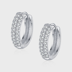 Orecchini a Cerchio Piccoli in Argento Sterling 925 con Diamanti, Design di Lusso Elegante e Versatile per Donne - Product Image 6