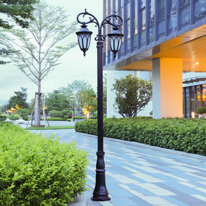 Lampadaire de jardin extérieur en fer avec abat-jour en verre LED, lumière blanc chaud 2700K, IP66, ampoule A19 non amovible, AC 220V, détecteur de mouvement, alimenté par énergie solaire - Product Image 5