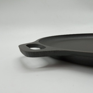 Plancha de Hierro Fundido Precurada Antiadherente Clásica de 13.6 Pulgadas con Asas Dobles - Product Image 6