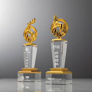 Trophée personnalisé en cristal et métal, gravé au laser (loup, cerf), pour récompenses de conférence et cadeaux d'affaires - Product Image 1