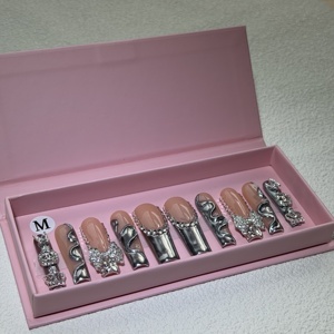 <span class=keywords><strong>Uñas</strong></span> postizas acrílicas hechas a mano <span class=keywords><strong>de</strong></span> forma cuadrada larga con diseño <span class=keywords><strong>de</strong></span> lazo y pedrería <span class=keywords><strong>de</strong></span> lujo, reutilizables, cobertura completa con pegamento, MOQ 1 - Product Image 3