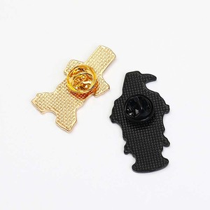 Broches en émail dur et souple pour décoration de vêtements samouraï, Broche <span class=keywords><strong>Aigle</strong></span>, Épingle en émail Chevalier <span class=keywords><strong>Noir</strong></span>, Épingle de revers en émail « Just a Flesh Wound » - Product Image 2