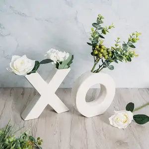 Nordic White Contemporary Ceramic Vase Letter Design Decorative XO Shape Floral Vase Centerpieces Wedding Decor