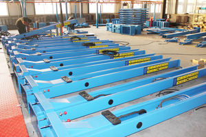 La <span class=keywords><strong>grue</strong></span> de voiture <span class=keywords><strong>hydraulique</strong></span> à deux postes du fabricant chinois 4T soulève l'actionnement de l'entraînement <span class=keywords><strong>hydraulique</strong></span> - Product Image 2